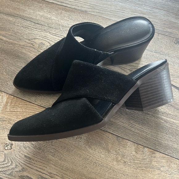 Denver Hayes Shoes - Vintage Black Suede Slip-On Block Heel Mules Denver Hayes 8.5